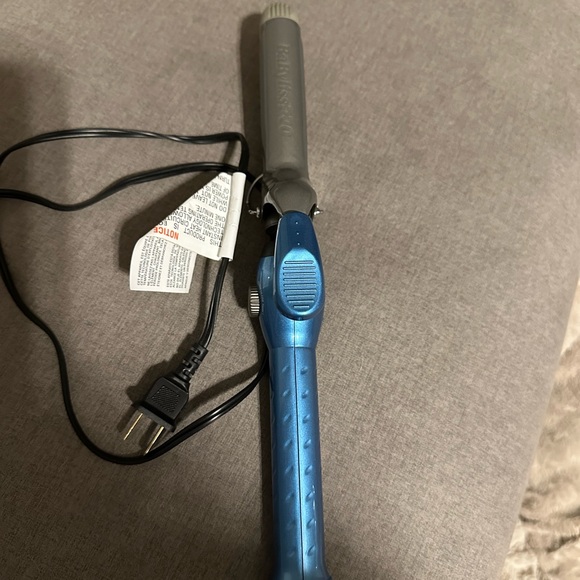 Babyliss nano titanium 1” curling iron. Heats up excellent - Picture 2 of 2